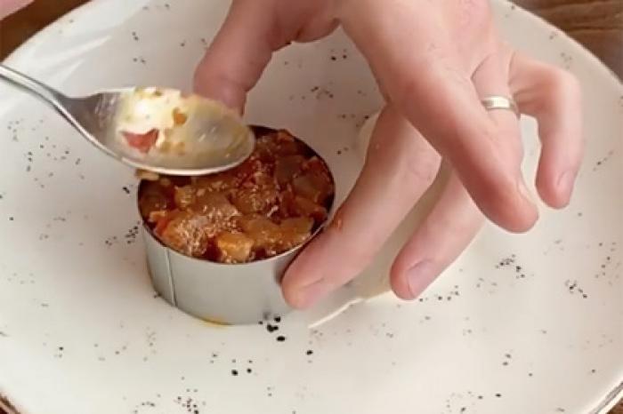Пользователи сети обругали знаменитого повара за чересчур маленькую порцию блюда