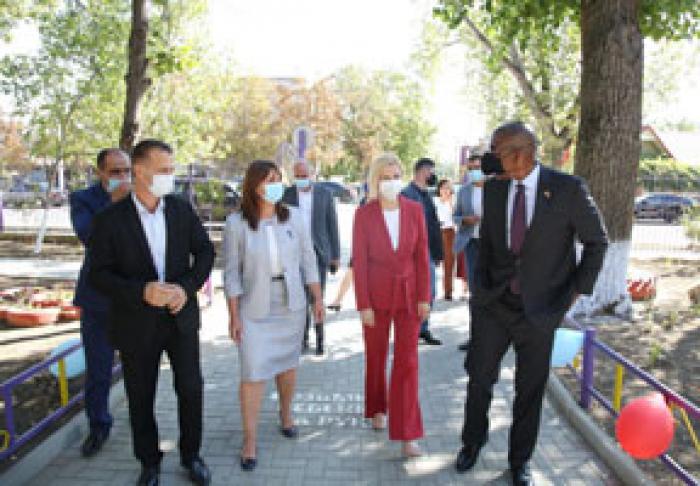 ​ПОСОЛ США ПЕРЕДАЛ ДЕТСАДАМ ГАГАУЗИИ ПАРТИЮ БЕСКОНТАКТНЫХ ТЕРМОМЕТРОВ