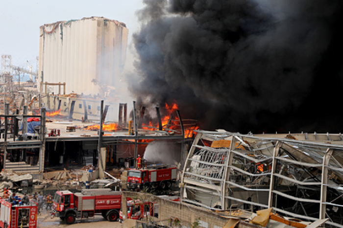 Президент Ливана объяснил причины пожара рядом с местом взрыва в Бейруте