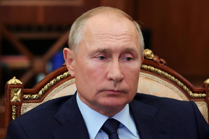 Путин поднял зарплату судьям