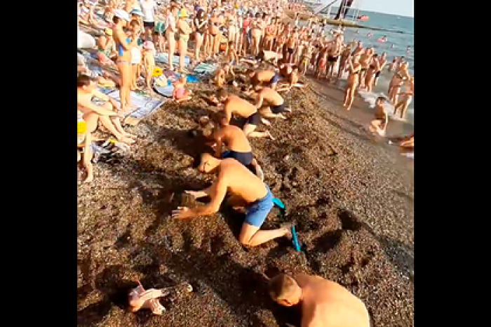 Россияне закопали жен на популярном курорте и попали на видео