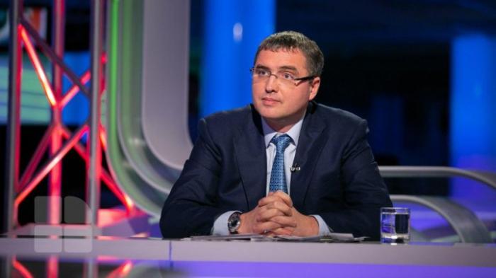 Спешил, но опоздал: Ренато Усатый рассказал из-за чего пришел в ЦИК на полчаса позже