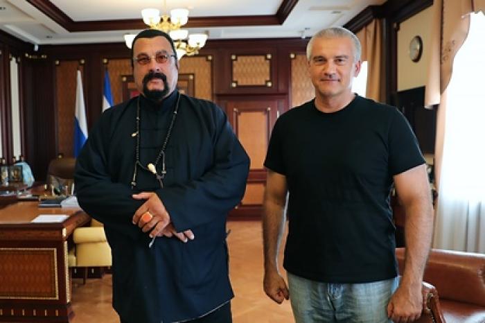 Стивен Сигал приехал в Крым