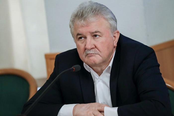 В Госдуме раскритиковали идею самого молодого депутата выдавать права с 16 лет