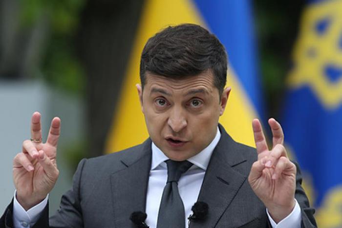 Зеленский уволил замглавы делегации Украины в ТКГ за позицию по России