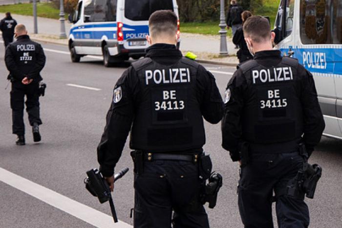 Автомобиль въехал в толпу в Германии