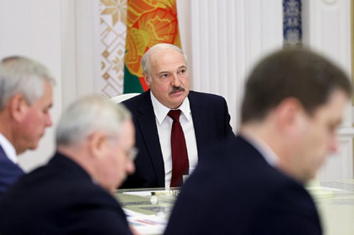 Лукашенко поручил закрыть белорусскую границу