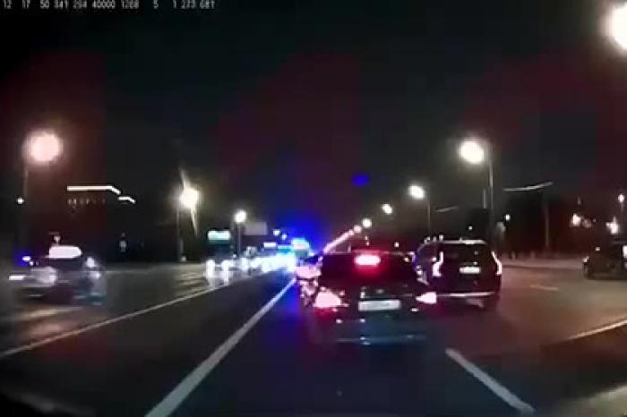 Массовая смертельная авария со скорой в Москве попала на видео