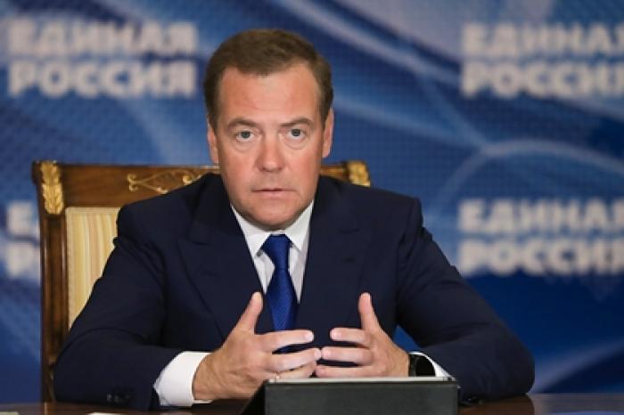 Медведев предложил выдавать лекарства по рецепту бесплатно