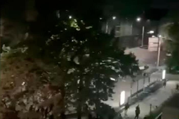Наступление протестующих на милицию в Киргизии сняли на видео