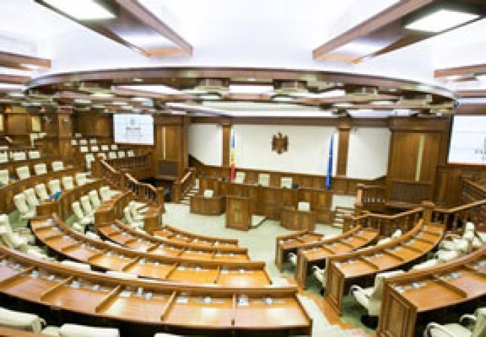 ОПРОС: В БУДУЩИЙ ПАРЛАМЕНТ ИМЕЮТ ШАНСЫ ПРОЙТИ НЕ БОЛЕЕ ПЯТИ ПАРТИЙ