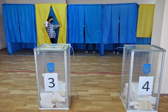 Опубликованы данные экзитполов на всеукраинском опросе Зеленского