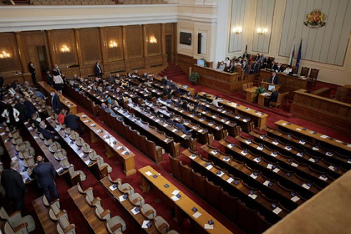 Парламент Болгарии объявил кириллицу болгарской азбукой
