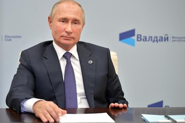 Песков заявил об отсутствии контактов Путина с самоизолировавшимся Лавровым