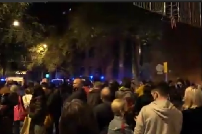 Протестующие в Каталонии спели «Калинку»