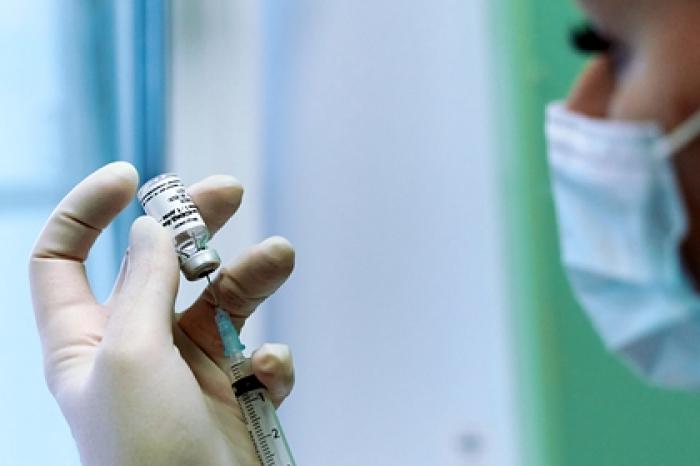 Роспотребнадзор оценил влияние российской вакцины на репродуктивное здоровье