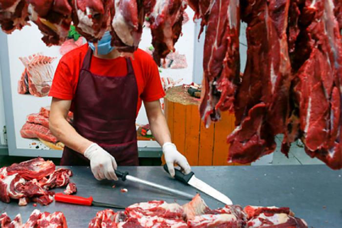 Россияне начали переходить на более дешевое мясо