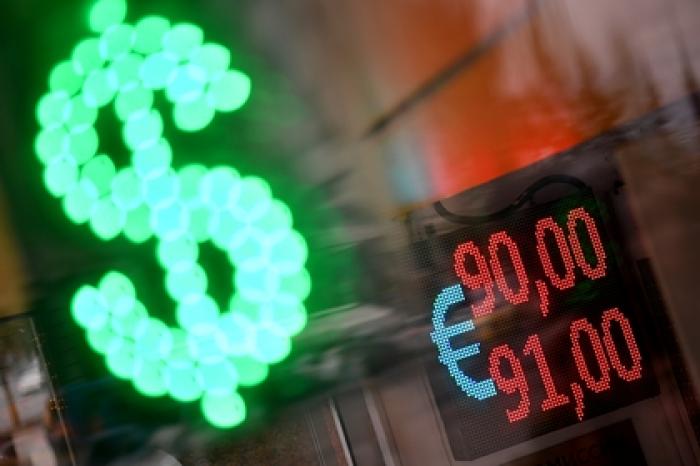 Россиян предостерегли от хранения сбережений в долларах