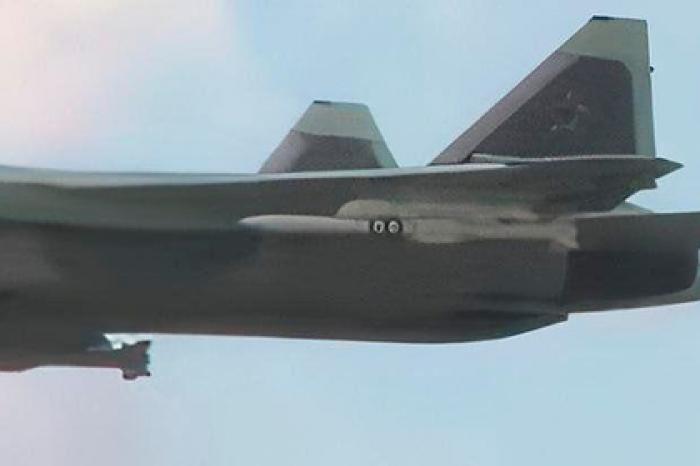 Су-57 показался с «Изделием 180»