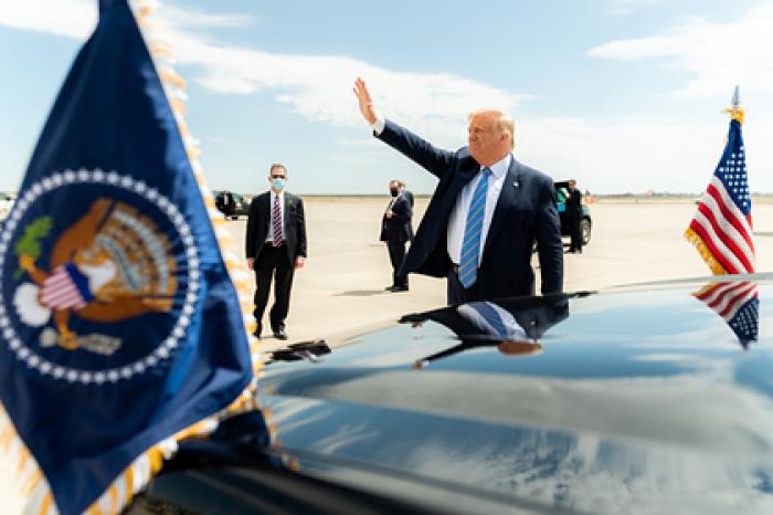 Трамп поработает из госпиталя