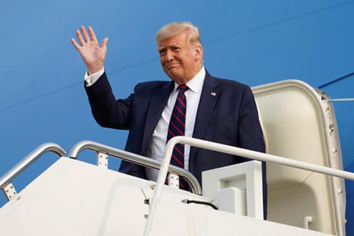 Трамп самоизолировался