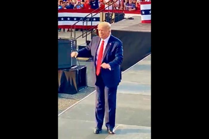 Трамп вновь станцевал перед избирателями под Y.M.C.A.