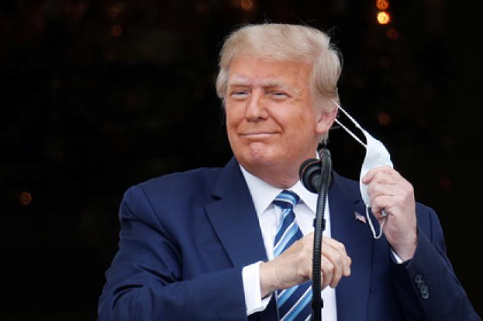 Трамп впервые появился на публике после заражения коронавирусом
