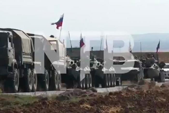 Жители сирийской деревни закидали камнями колонну российских военных