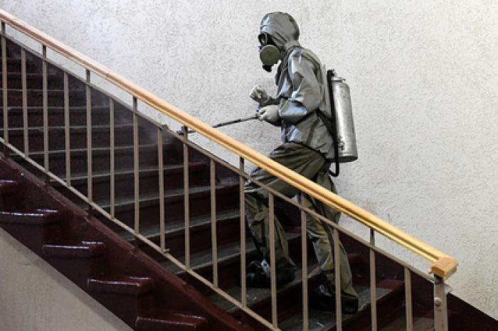 Академик предупредил об опасности дезинфекции улиц и подъездов