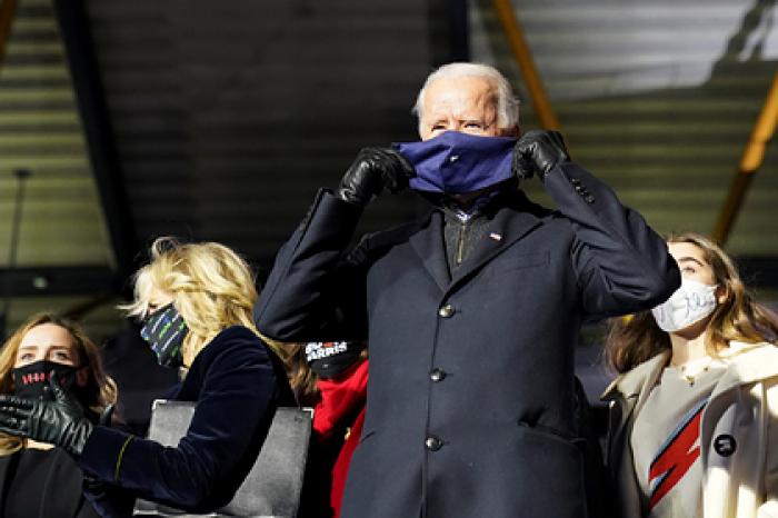 Байден выиграл голосование на первом открывшемся участке в США