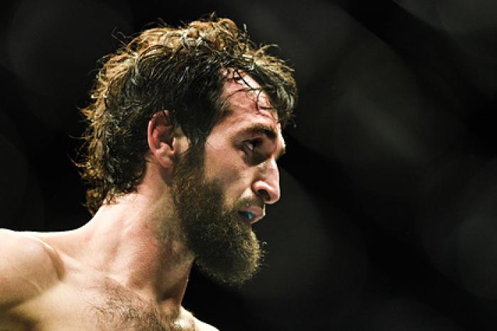 Бой с участием россиянина Магомедшарипова возглавит турнир UFC