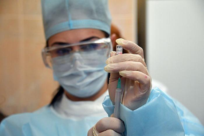 Число заразившихся коронавирусом после вакцины «Спутник V» медиков выросло до 10