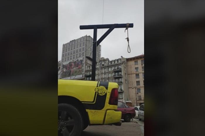 Для главы Конституционного суда Украины приготовили виселицу