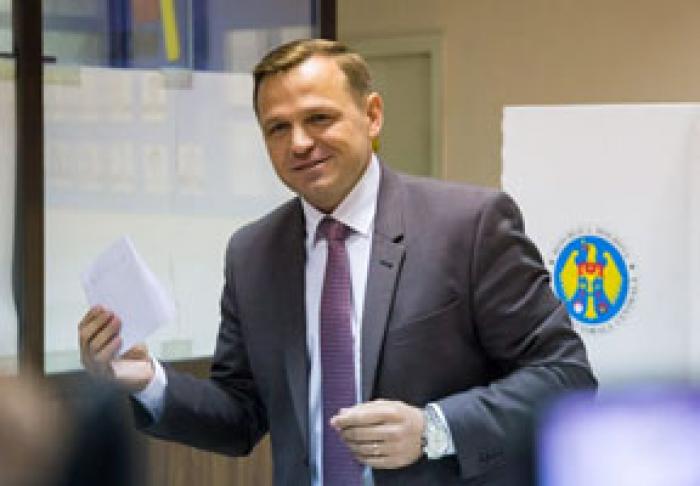 ДВОЕ КАНДИДАТОВ НА ПОСТ ПРЕЗИДЕНТА ПОТРЕБОВАЛИ ОТСТАВКИ РУКОВОДТСВА ЦИК И МИДЕИ