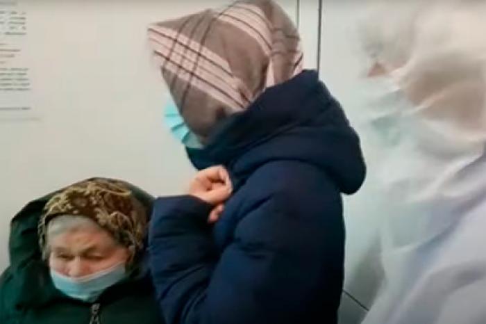 Фельдшер скорой обрушилась на врачей за отказ госпитализировать пенсионерку