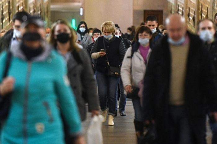 Инфекционист рассказал о мешающих выходу на плато по коронавирусу людях