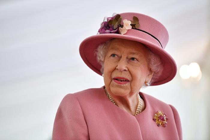 Королева Великобритании запустила собственное производство джина