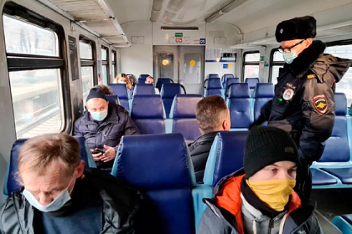 Минздрав оценил необходимость тотального масочного режима в России