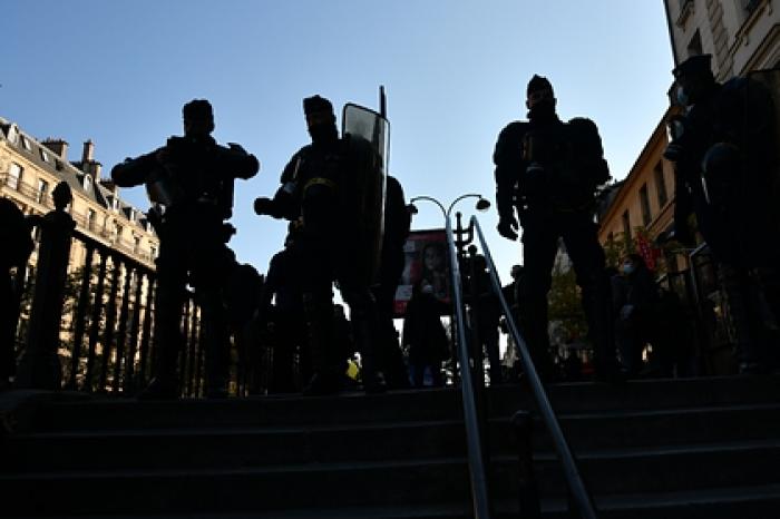 На акции протеста в Париже вспыхнули беспорядки