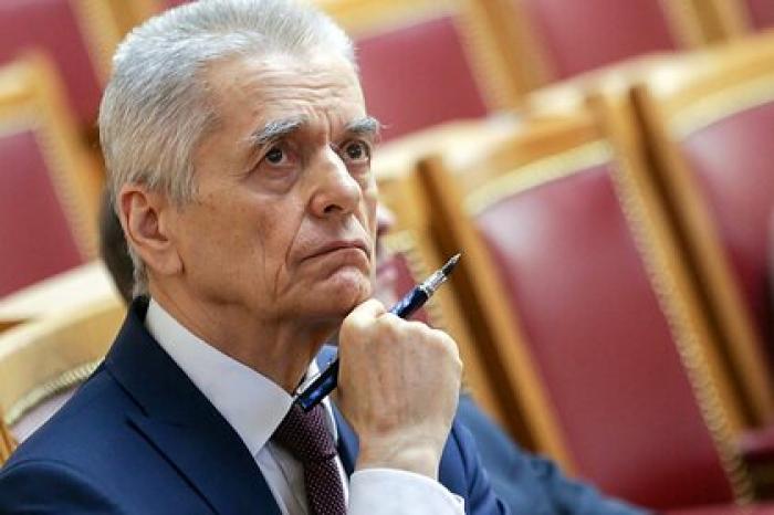 Онищенко оценил предложение вакцинировать от коронавируса всех россиян