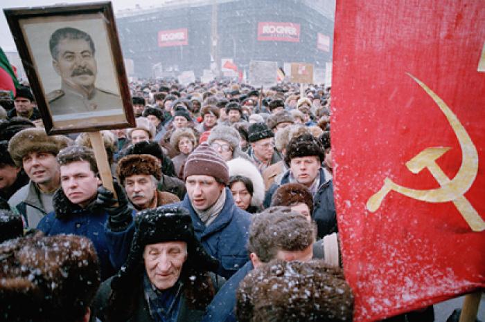 Описано влияние распада СССР на американскую элиту