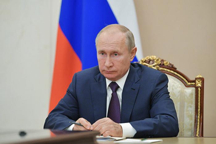 Песков объяснил отсутствие у Путина прививки от коронавируса