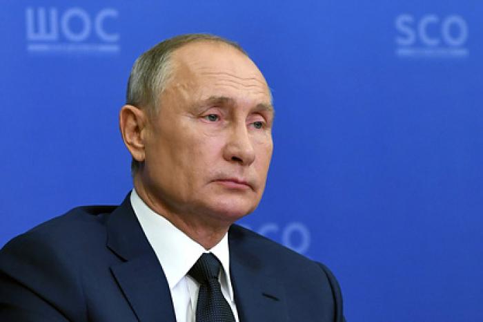 Путин назвал имена погибших членов экипажа сбитого Азербайджаном вертолета