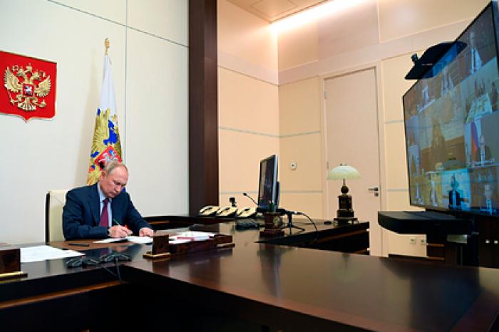 Путин поручил провести тотальную проверку наличия лекарств от коронавируса