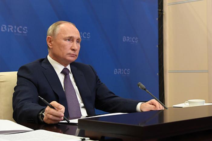 Путин указал на роль женщин в развитии России