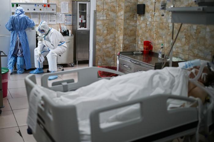 Путину сообщили о критической ситуации с койками под COVID-19 в трех регионах