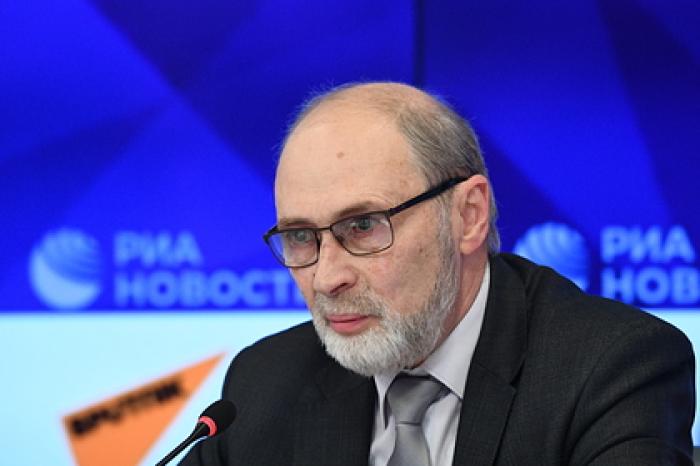 Россиянам предсказали хмурое небо и снег