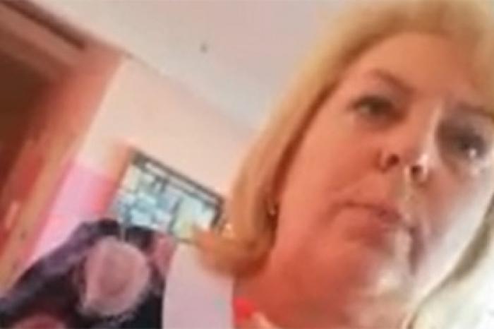 Российская учительница обматерила идущего в туалет школьника