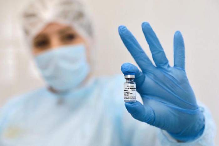 Российские вакцины от коронавируса внесли в список жизненно важных лекарств