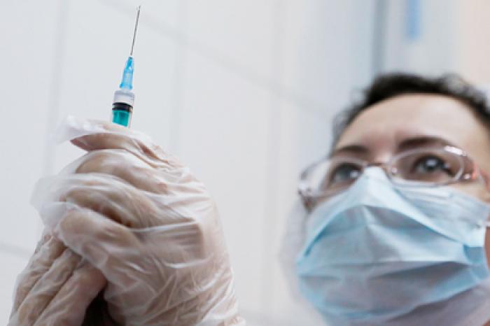 Шойгу объявил начало массовой вакцинации военных от COVID-19